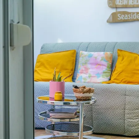 Petit 20m2 - 2-4 Personnes - Quartier Bel Air 아파트